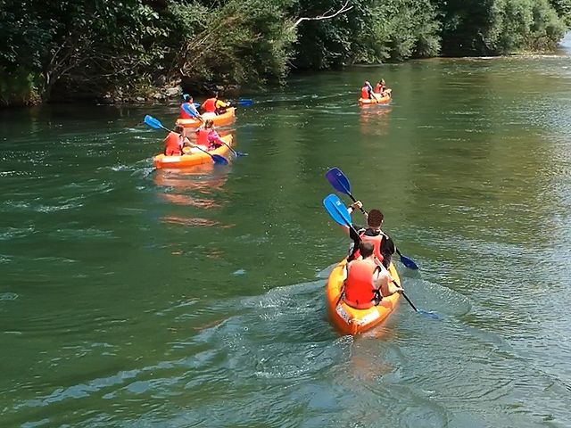 Canoas bajando el río Sella