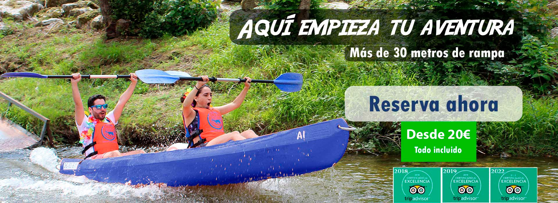 Una pareja en la canoa haciendo el descenso del Sella en canoa.